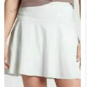 ATHLETA Ace White 13.5" Tennis Skort- Size Medium, excellent condition